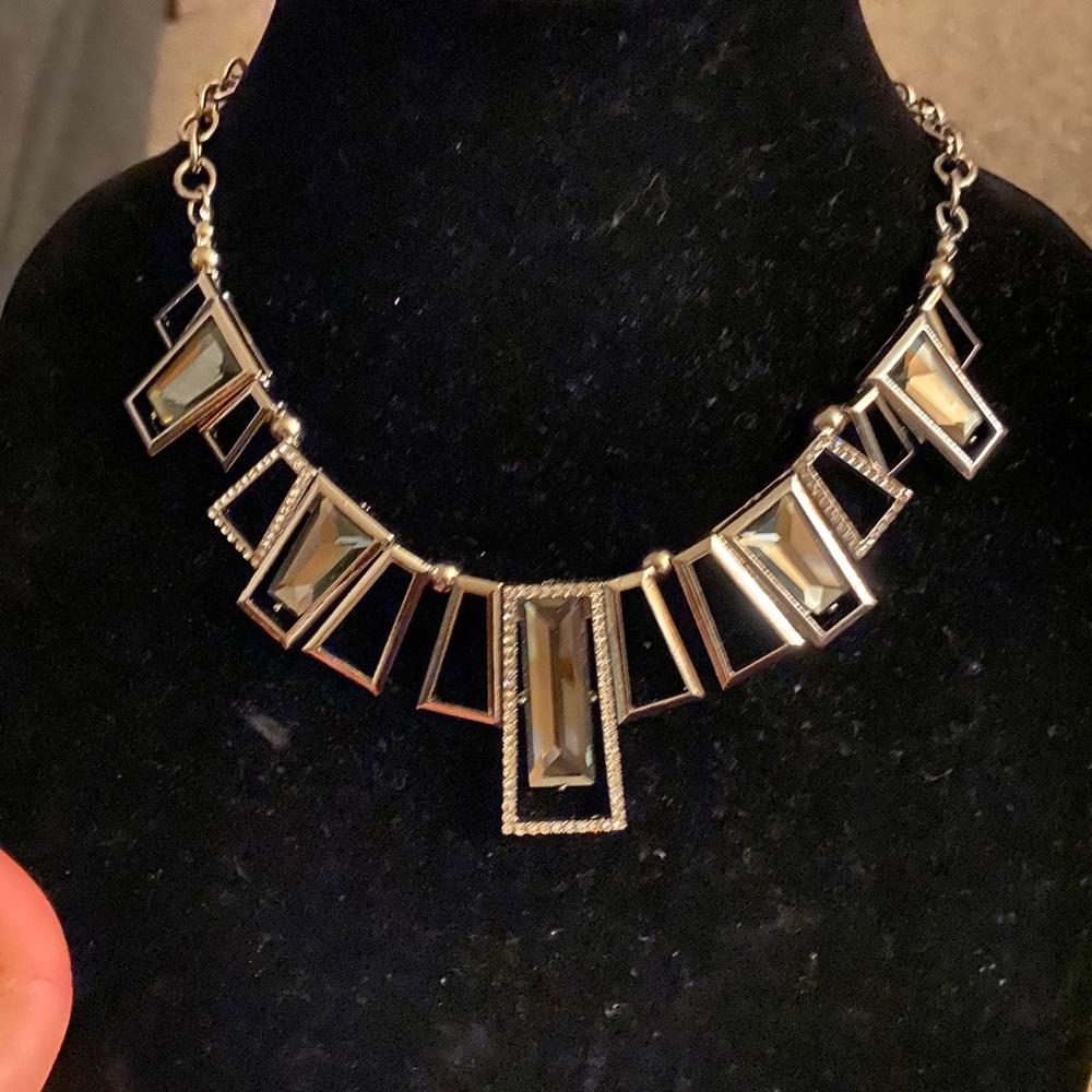 Zi collection necklace and earring set